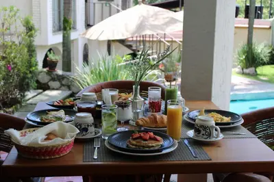 Comida en o cerca de este hotel