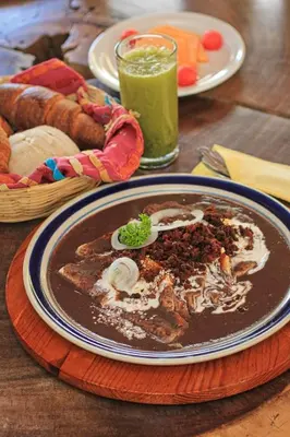 Comida en o cerca de este hotel