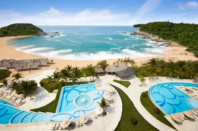 Piscina en o cerca de Secrets Huatulco Resort & Spa