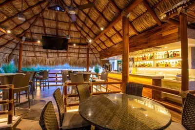 Un restaurante o sitio para comer en Princess Mayev