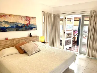 Cama o camas de una habitación en Casa de las Olas Surf & Beach Club