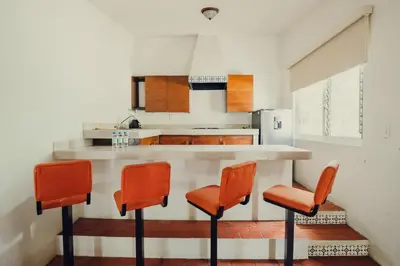 Una cocina o zona de cocina en Villas del Sol Hotel & Bungalows