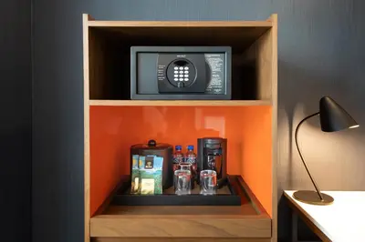 Utensilios para hacer té y café en Courtyard by Marriott Mexico City Airport