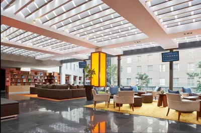 Zona de estar de Courtyard by Marriott Mexico City Airport