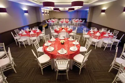 Un restaurante o sitio para comer en Courtyard by Marriott Mexico City Airport
