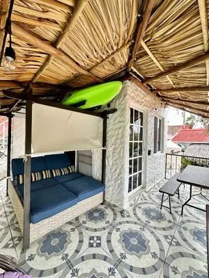 Zona de estar de Bungalow frente a la playa estrene alberca nueva con increíble vista infinita al mar, 8 hermosas playas cercanas, terraza con cama de playa, espectacular vista al inmenso océano pacífico, 2 kayack disponibles, nómadas digitales Starlink WiFi 224 mbps