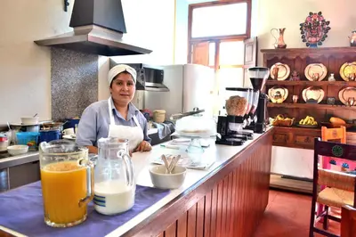 Comida en o cerca de este hotel