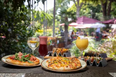 Comida en o cerca de este hotel