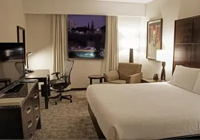 Una televisión o centro de entretenimiento en Hilton Garden Inn Tuxtla Gutierrez