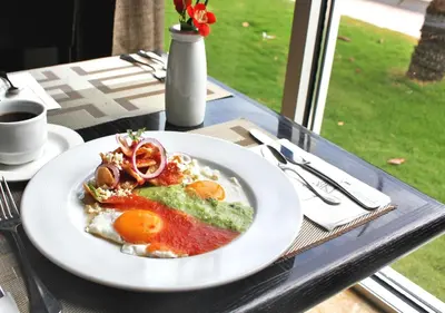 Comida en o cerca de este hotel