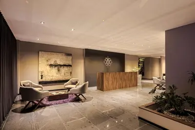 Un baño de Kharma Suites