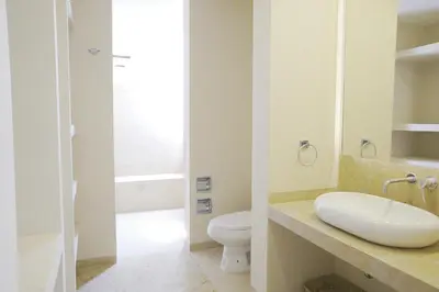 Un baño de 2061 - Lu Iba PH Condo 5