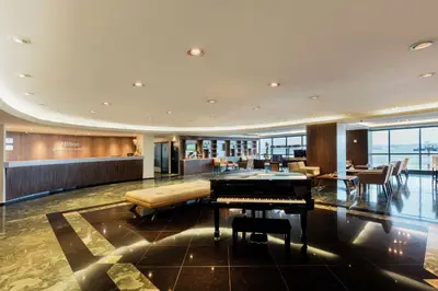 Un restaurante o sitio para comer en Hilton Mexico City Airport