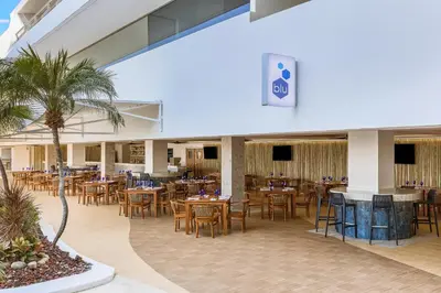 Un restaurante o sitio para comer en Fiesta Americana Acapulco Villas