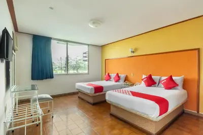 Cama o camas de una habitación en OYO Hotel Casa Blanca