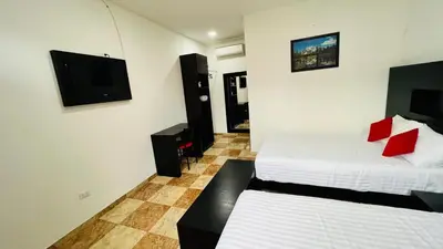 Una televisión o centro de entretenimiento en Hotel Villa Pralaya