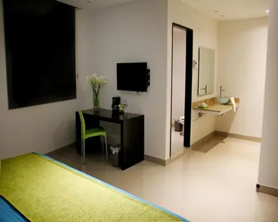 Una televisión o centro de entretenimiento en Hotel Misión Express Xalapa