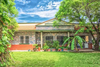 Jardín al aire libre en Casa grande y privada, jardín & estacionamiento