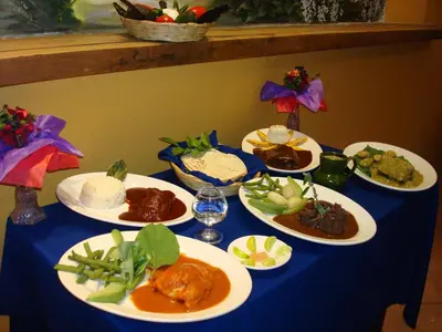 Comida en o cerca de este hotel