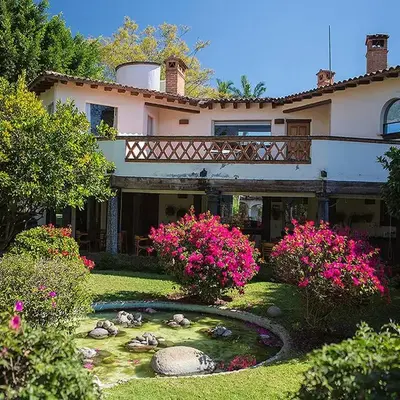 Casa Bugambilia