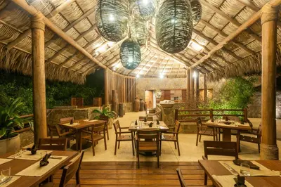 Un restaurante o sitio para comer en 2071 - Villa Esquina del Cielo