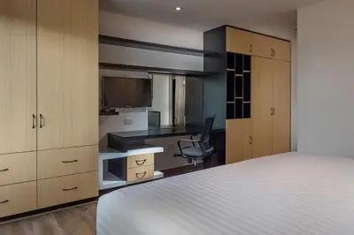 Cama o camas de una habitación en ROOM Hotel & Suites