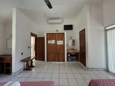 Una televisión o centro de entretenimiento en Hotel San Juan
