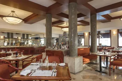 Un restaurante o sitio para comer en Fiesta Inn Veracruz Malecon