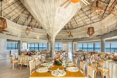 Un restaurante o sitio para comer en Grand Fiesta Americana Veracruz