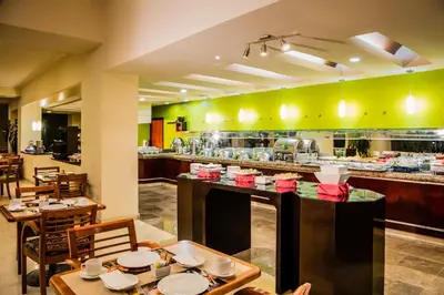 Comida en o cerca de este hotel