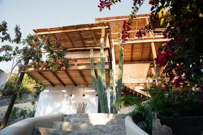 Jardín al aire libre en El Alquimista Yoga Spa