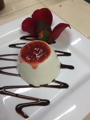 Comida en o cerca de este hotel