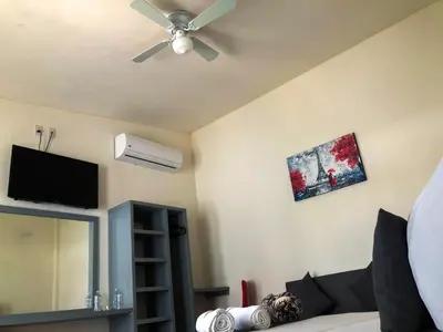 Una televisión o centro de entretenimiento en AOHOM SANTUARIO HOTEL & SPA