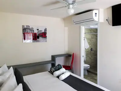 Una televisión o centro de entretenimiento en AOHOM SANTUARIO HOTEL & SPA
