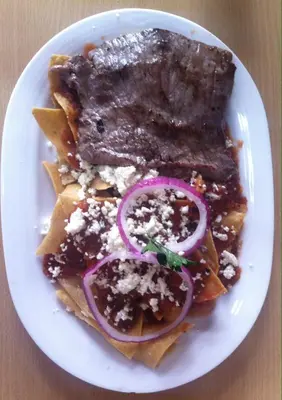 Comida en o cerca de este hotel