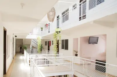 Una televisión o centro de entretenimiento en Hotel Acapulco