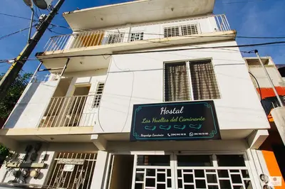 Edificio en el que se encuentra el hostal o pensión