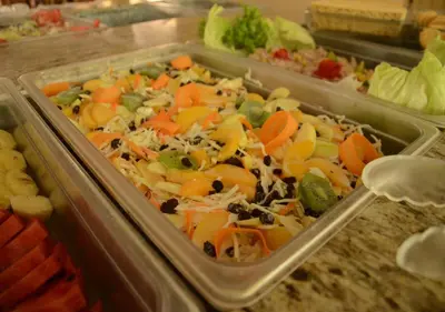 Comida en o cerca de este hotel