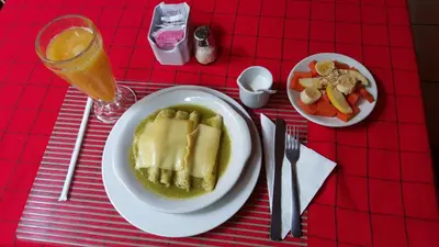 Comida en o cerca de este hotel