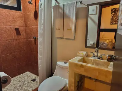 Un baño de Hotel Villas Mariposas