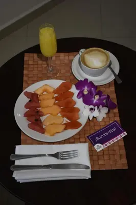 Comida en o cerca de este hotel
