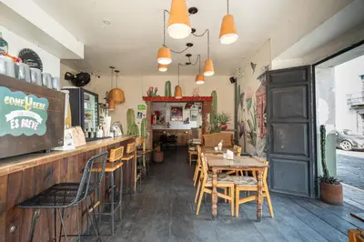 Un restaurante o sitio para comer en Selina Oaxaca