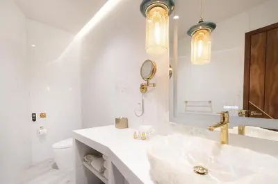 Un baño de L Hotel Perla Boutique