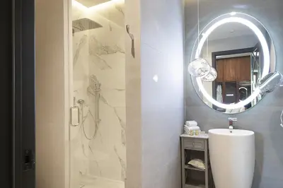 Un baño de L Hotel Perla Boutique