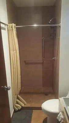 Un baño de Division del Norte Rooms