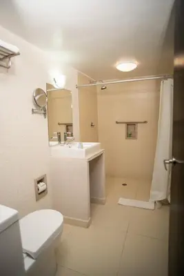 Un baño de Hotel Ha