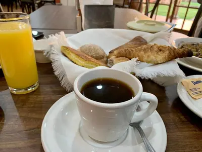 Comida en o cerca de este hotel