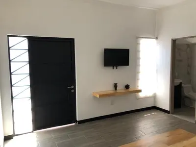 Una televisión o centro de entretenimiento en Casa Maye