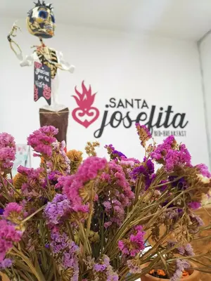 Certificado, premio, señal o documento que está expuesto en Santa Josefita