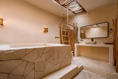 Un baño de Rojo Manglar Acapulco